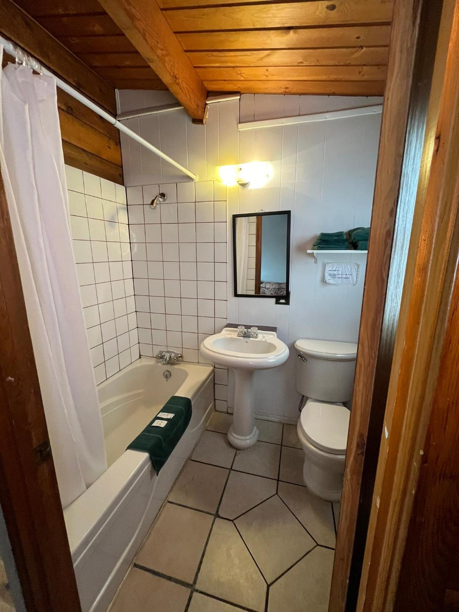 Raccoon Lodge Motel Sylvan Lake Dış mekan fotoğraf