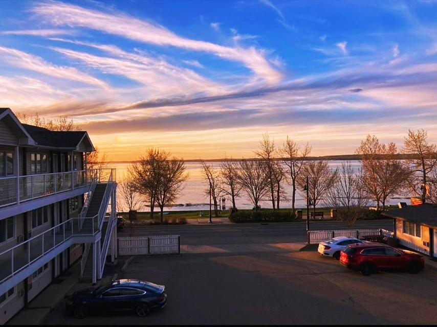 Raccoon Lodge Motel Sylvan Lake Dış mekan fotoğraf